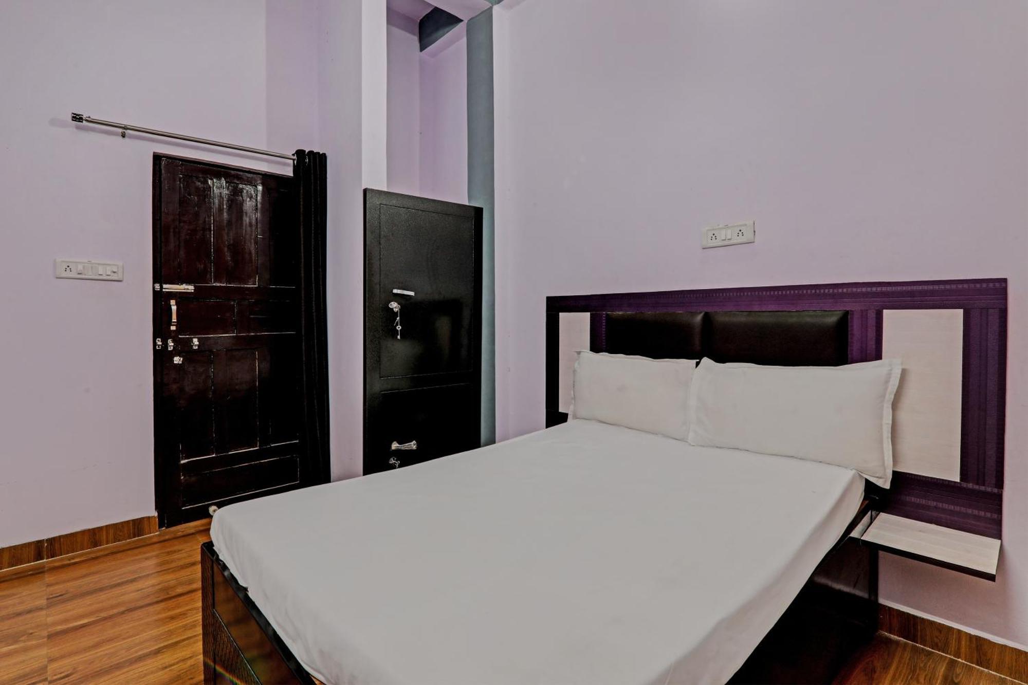 Oyo Hotel Crown Lucknow Eksteriør bilde