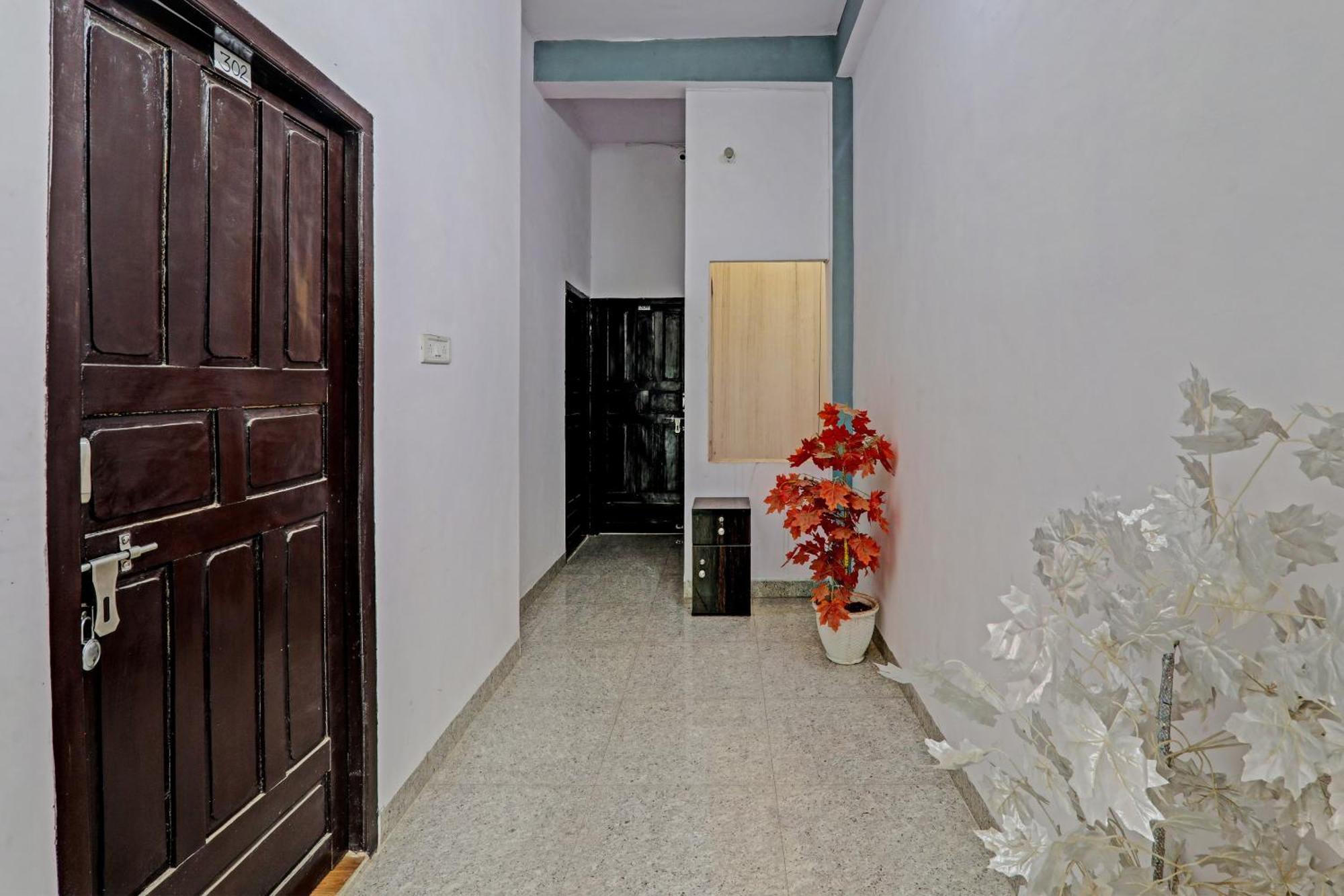 Oyo Hotel Crown Lucknow Eksteriør bilde