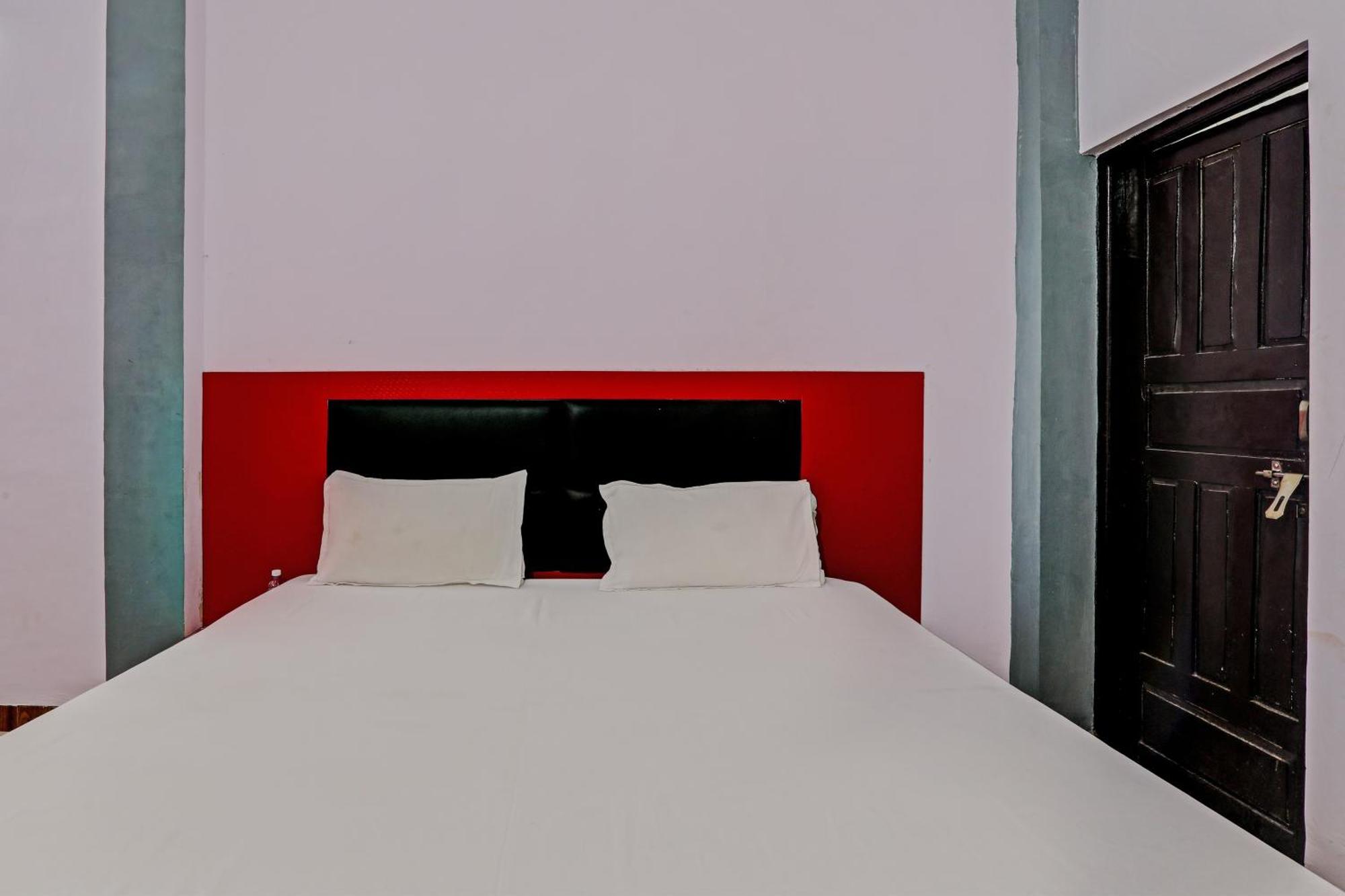 Oyo Hotel Crown Lucknow Eksteriør bilde