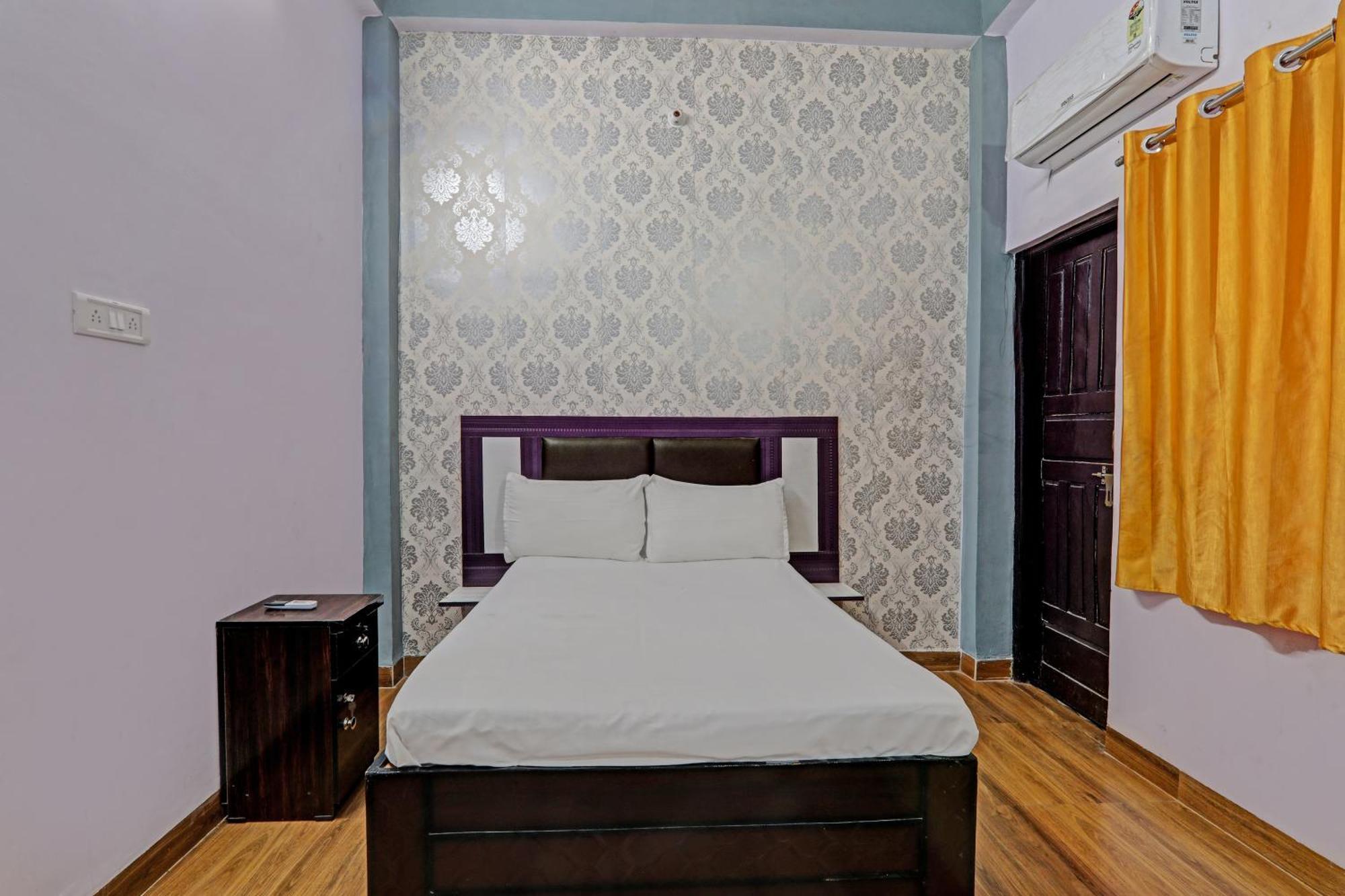 Oyo Hotel Crown Lucknow Eksteriør bilde