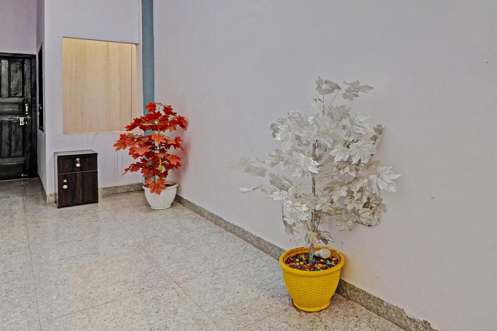 Oyo Hotel Crown Lucknow Eksteriør bilde