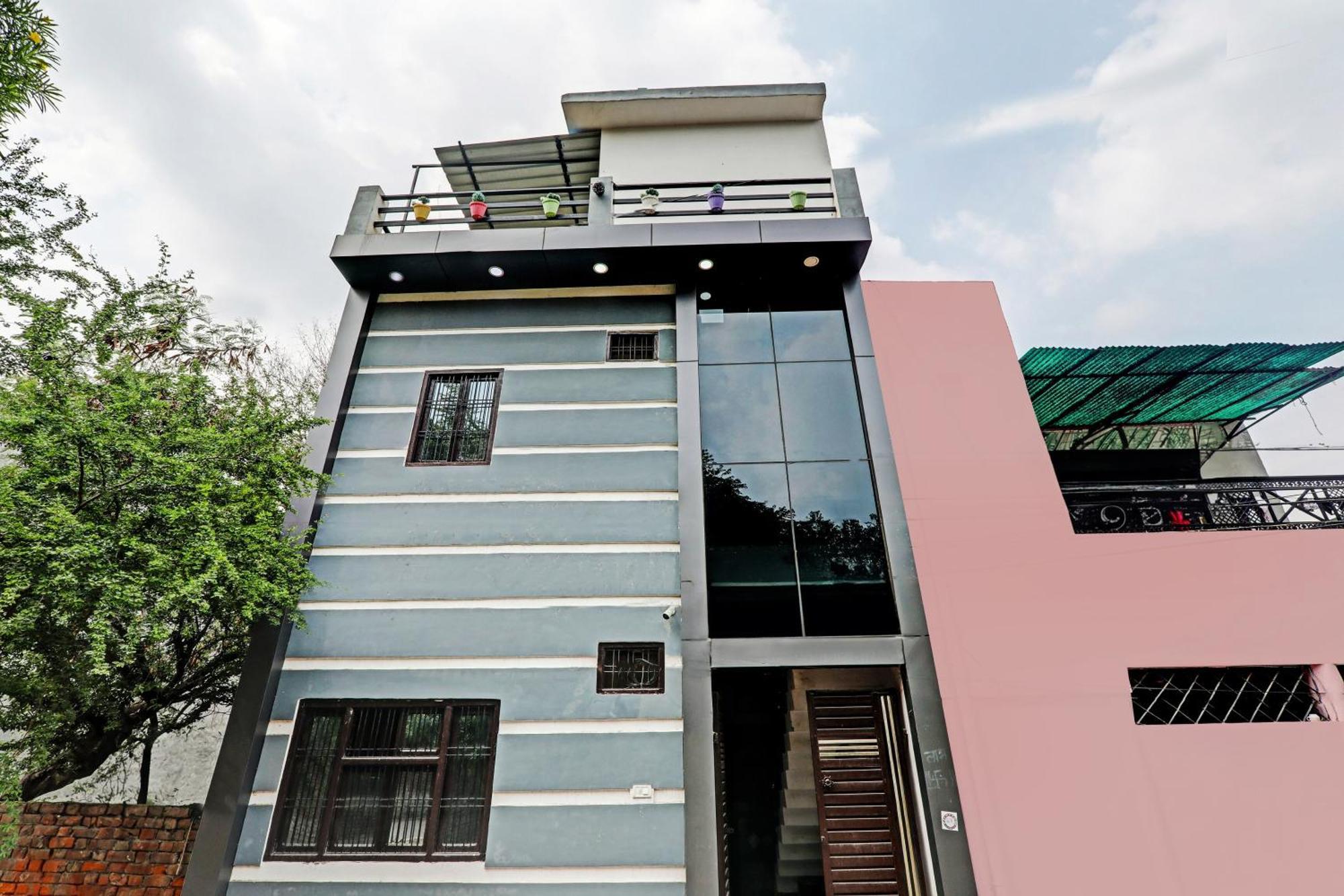 Oyo Hotel Crown Lucknow Eksteriør bilde