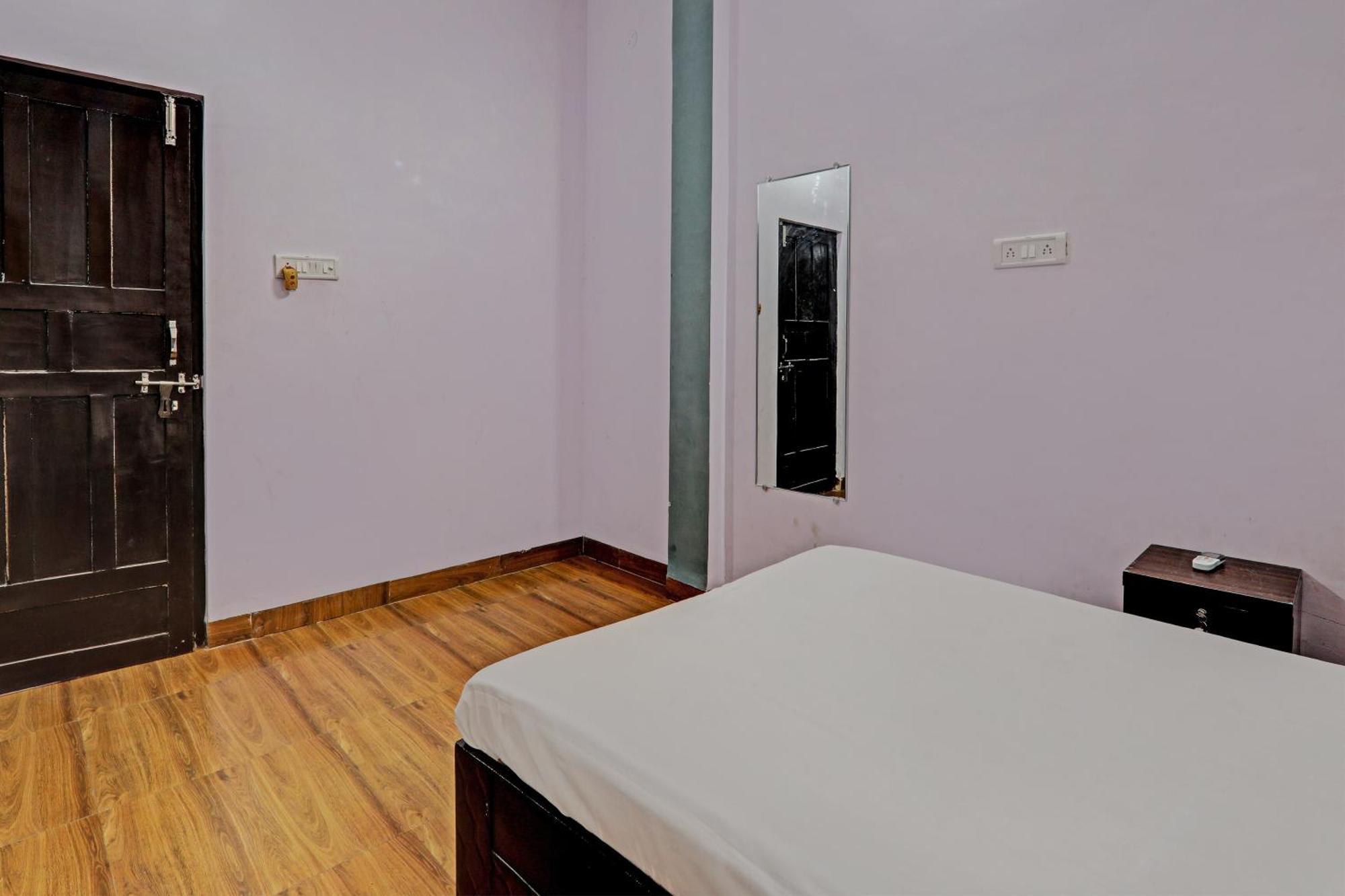 Oyo Hotel Crown Lucknow Eksteriør bilde