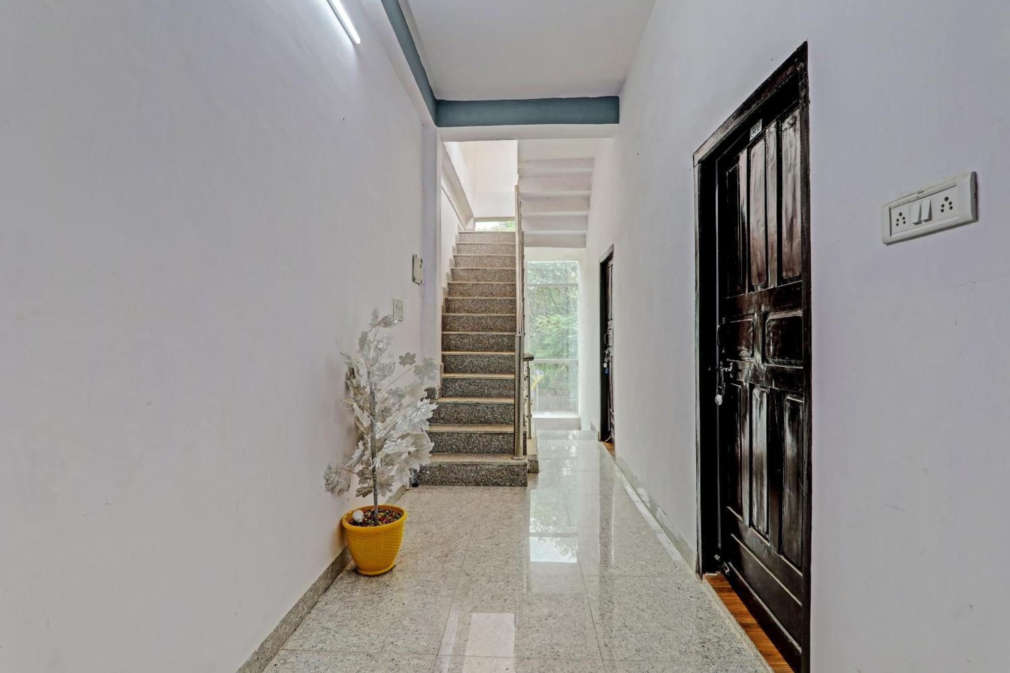 Oyo Hotel Crown Lucknow Eksteriør bilde