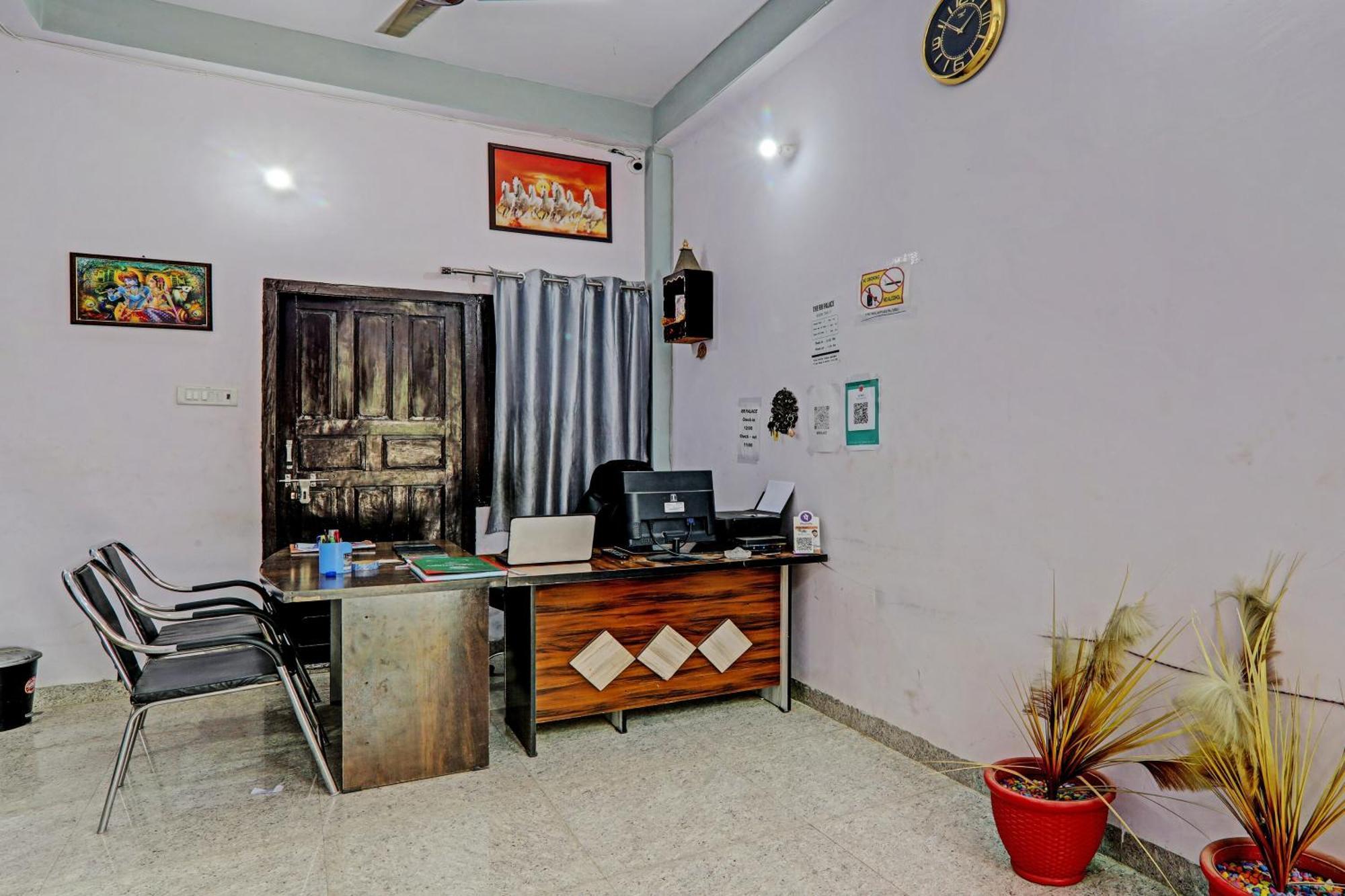 Oyo Hotel Crown Lucknow Eksteriør bilde