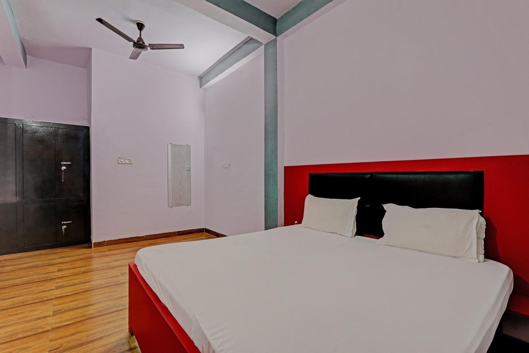 Oyo Hotel Crown Lucknow Eksteriør bilde