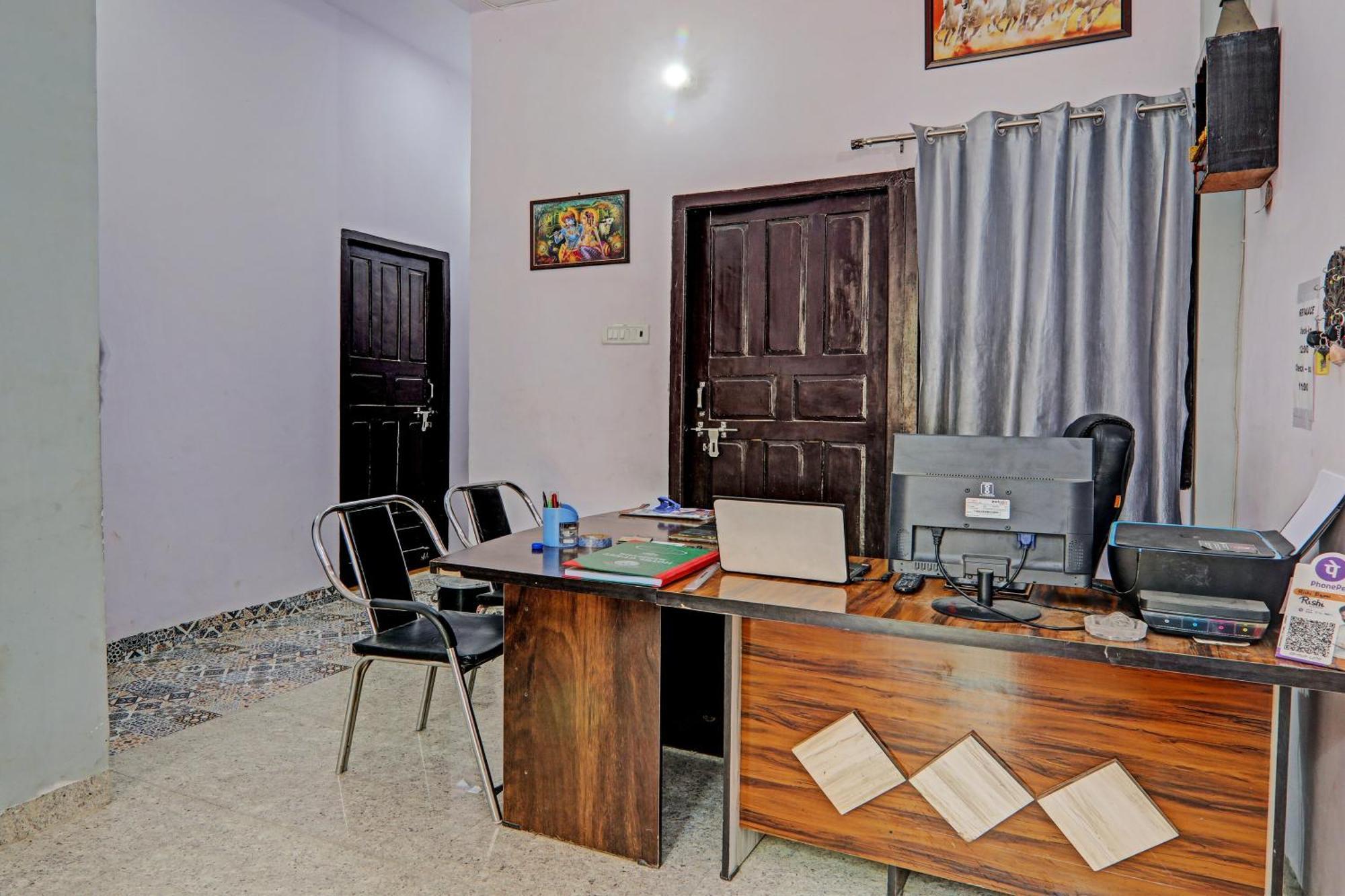 Oyo Hotel Crown Lucknow Eksteriør bilde