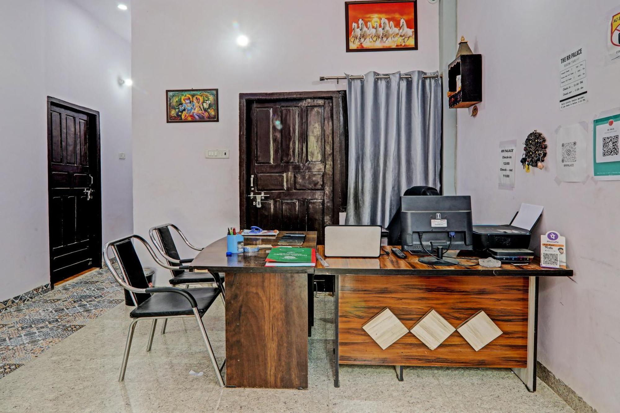 Oyo Hotel Crown Lucknow Eksteriør bilde